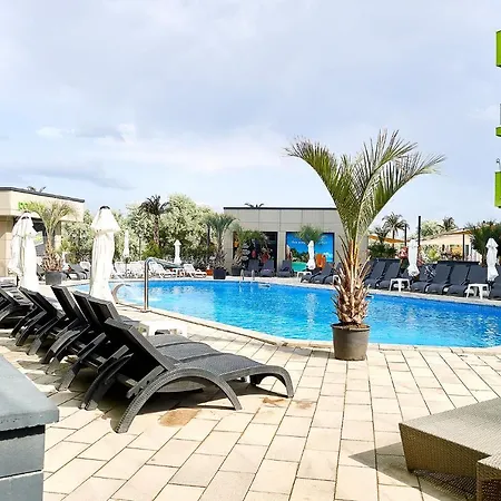 Ecstasea Alezzi N Pools Beach Apartment *