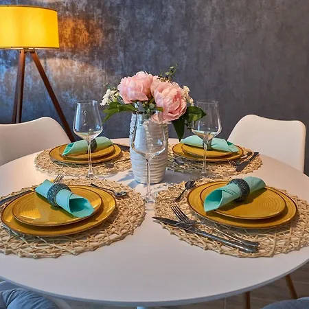 Ecstasea Alezzi N Pools Beach Apartment *