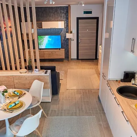 Ecstasea Alezzi N Pools Beach Apartment Mamaia
